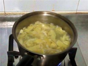 用淡盐水煮柚子皮