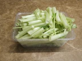 通菜梗和叶分开