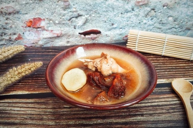 姬松茸山药罐头土鸡汤