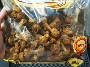 姬松茸泡洗干净，山药洗净切片