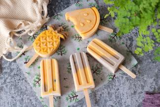 放入冰箱冷冻一夜，然后取出脱模即可