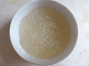 闷至西米没有白心，用凉开水冲淋，西米可以防粘，更Q 弹。