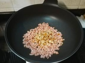 倒入鱿鱼丝