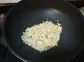 平铺慢煎至水份收干
