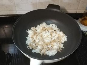 淋上适量酱油