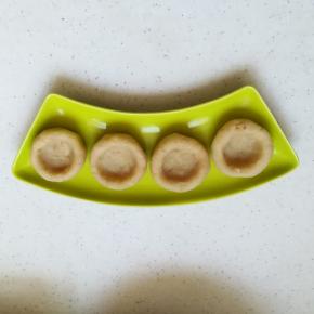 分成4份，整型成平碗状