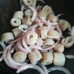 拌在一起加少许自己喜吃的调料