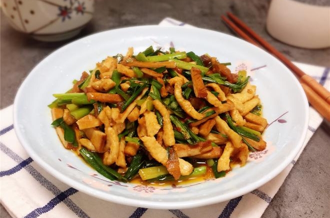 韭菜豆干炒鸡肉