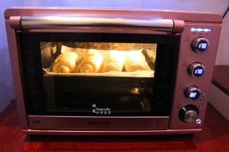 烤箱预热，放入发酵好的面卷，170度、中层、上下火，30分钟。