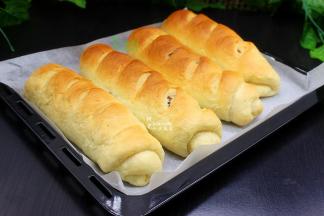 新鲜出炉的俄罗斯啤酒面包，清香扑鼻，放凉就可以吃了。