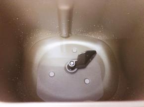 面包桶里加入冰水