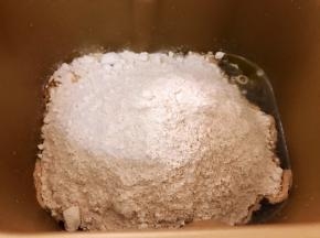 倒入全麦粉