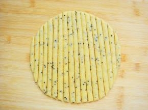 切成均匀的细长条。