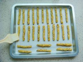 刷上全蛋液（分量外）。