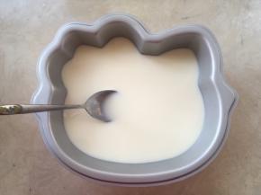 用勺清理掉表层的泡泡。