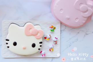 装点上粉色的蝴蝶结跟鼻子，可爱的hello kitty蜜豆牛奶冻就做好啦。