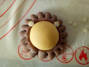 白色粘黄色上面