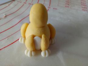 粘到狮子的身体上方，用来支撑狮子的头部