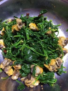 用筷子拌匀即可。