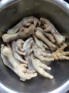 焯过水后捞出，控干水份。