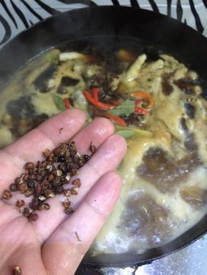 加入适量的花椒。