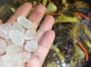 加入适量的冰糖