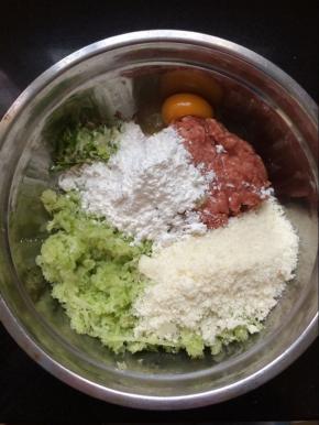 放入适量的淀粉