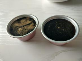 除去表面的泡沫，冷却后放入冰箱冷藏2小时左右。