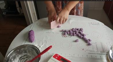 紫薯味也是同样按照山药味芋圆一样的做法