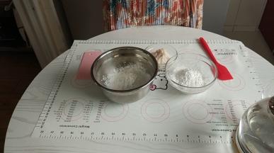 制作山药芋圆；准得好所需要的材料。