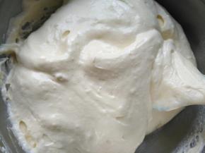 用刮刀混合均匀