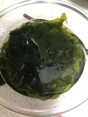 7. 即食干海带，不用清洗，用热开水冲开，3分钟就可以直接食用。