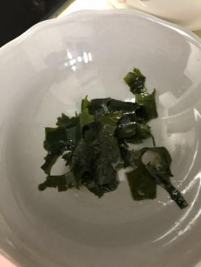 8. 冲号的海带铺底。无需加入其他盐和味精。