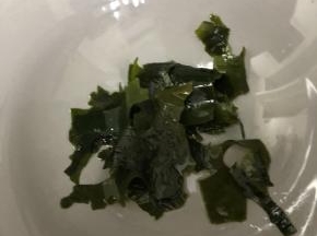 8. 冲号的海带铺底。无需加入其他盐和味精。