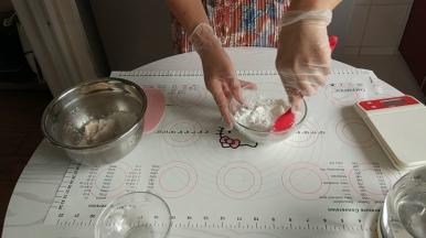 迅速用刮刀拌匀