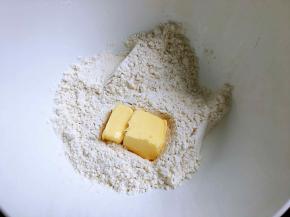 加入室温软化黄油