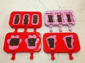 再取出挤上巧克力。（多少依个人爱好）