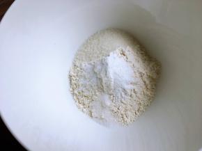 将所有粉类混合均匀