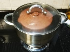 隔水炖，大火烧开后转中小火30分钟