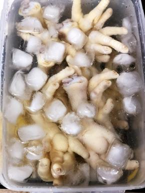 马上放入冰水中浸泡十分钟。