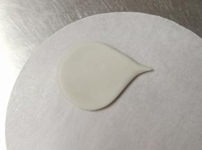 用擀面杖擀开