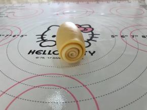 10、自下而上卷起，盖上松驰15分钟。