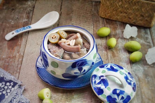 炖粉肠猪肺橄榄汤