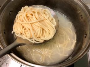 煮15分钟左右，捞起，沥干水。