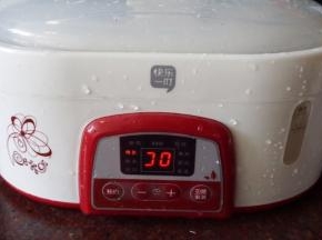 最后放入隔水炖锅里炖2个小时