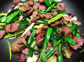 翻炒2分钟即可出锅