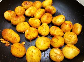 喜欢吃麻的，可以加入1小勺花椒粉翻炒均匀