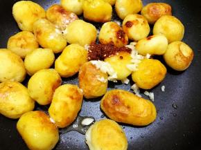 加入盐，盐稍微多一点