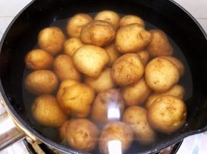 加入清水至20分钟左右