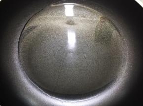 锅里加入稍微多点的植物油